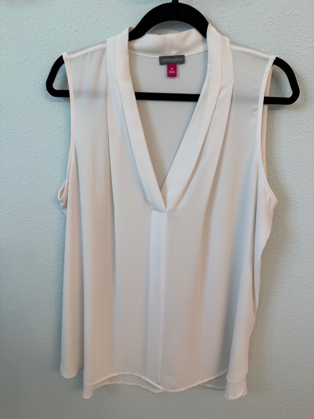 Vince Camuto Ivory V-Neck Sleeveless Blouse
